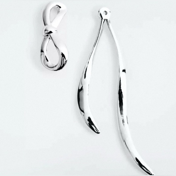 New COS Mismatching Bow Earring Silver - Picture 4 of 7